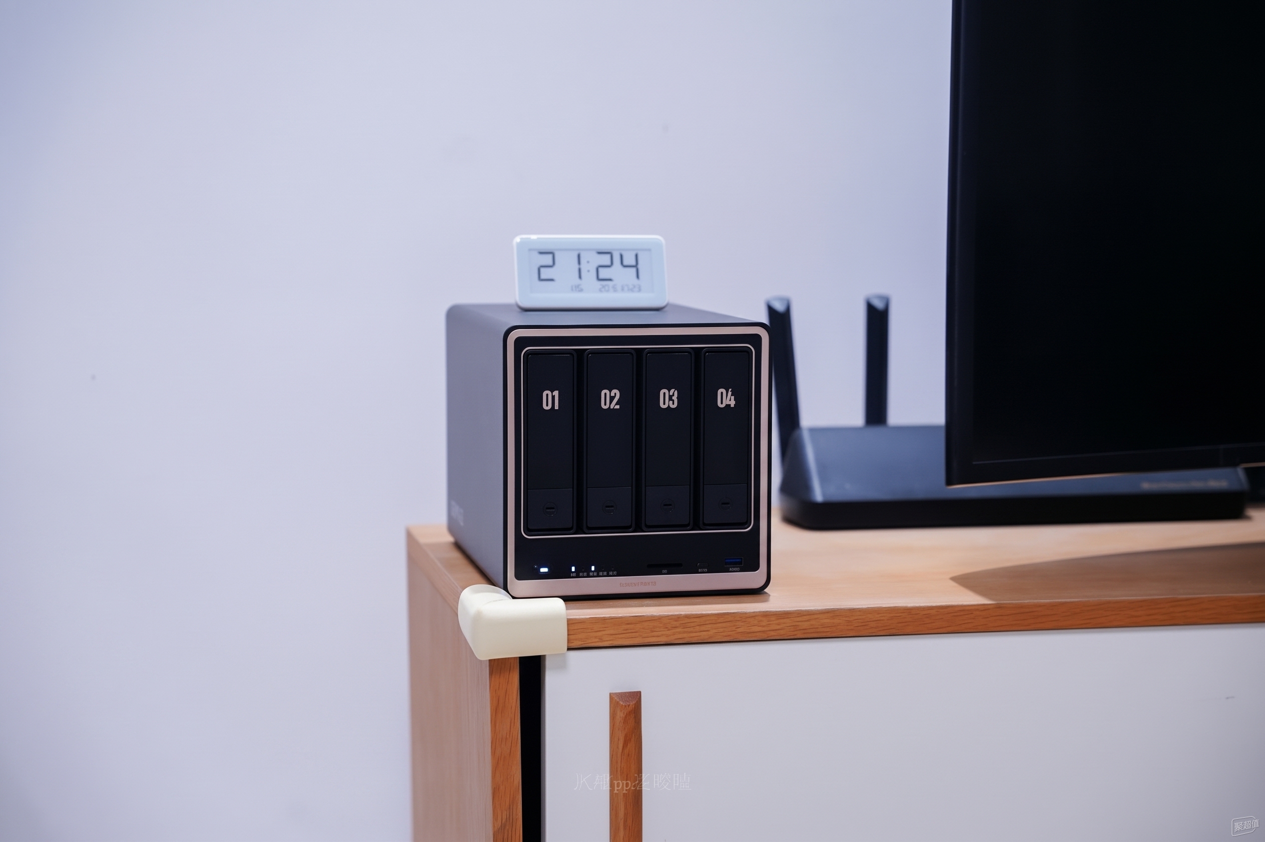 谁说NAS只能存照片，双万兆四盘位绿联DXP4800 GT，游戏、影音、Docker全拿下